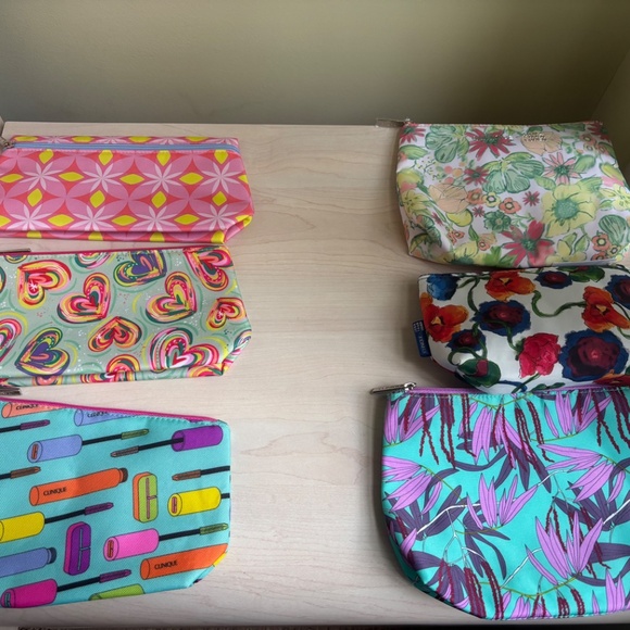 Sale New Clinique 7 Piece Bundle Periwinkle Blue Tote & 6 Clinique Cosmetic Bags - Picture 4 of 5